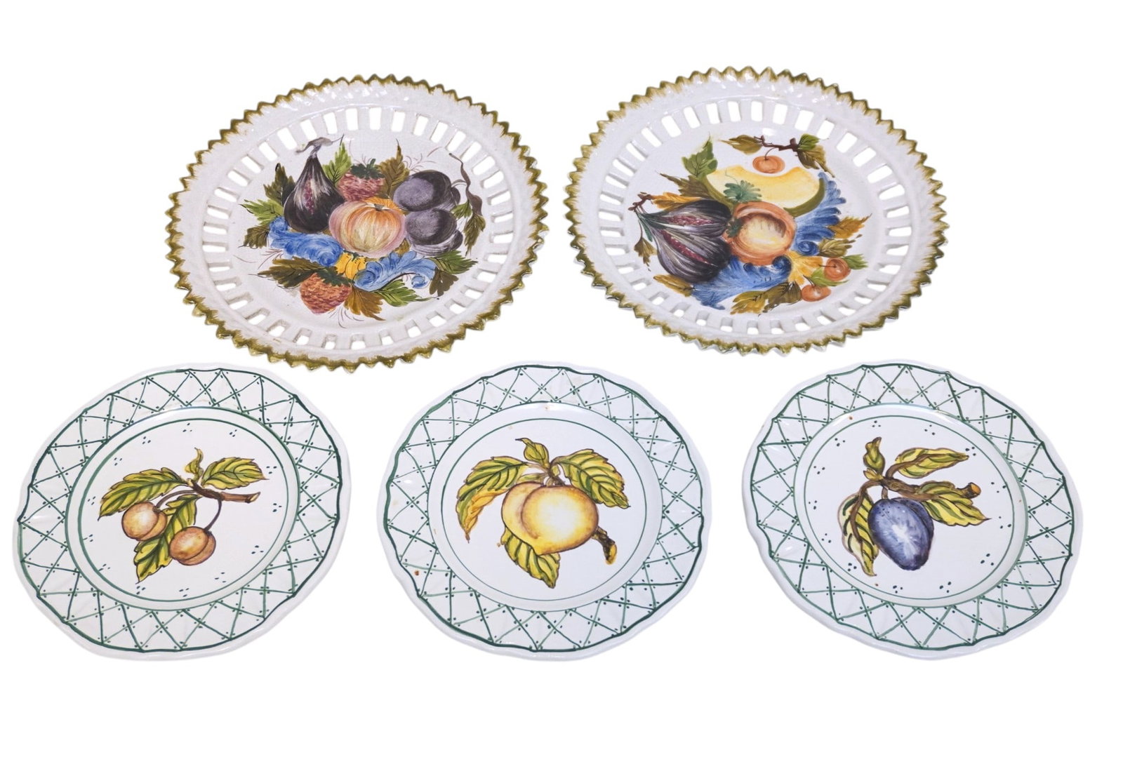 4 VINTAGE MID CENTURY ITALIAN ART POTTERY WALL PLATES: 2 Vintage 1960s Bassano Hand Painted Fruit Pierced Rim Wall Plates 8 1/2". 2 Hand Painted Lattice Rim Fruit Wall Plates 6 1/2". Weight on all 3 lbs **In house shipping available on this lot** If you