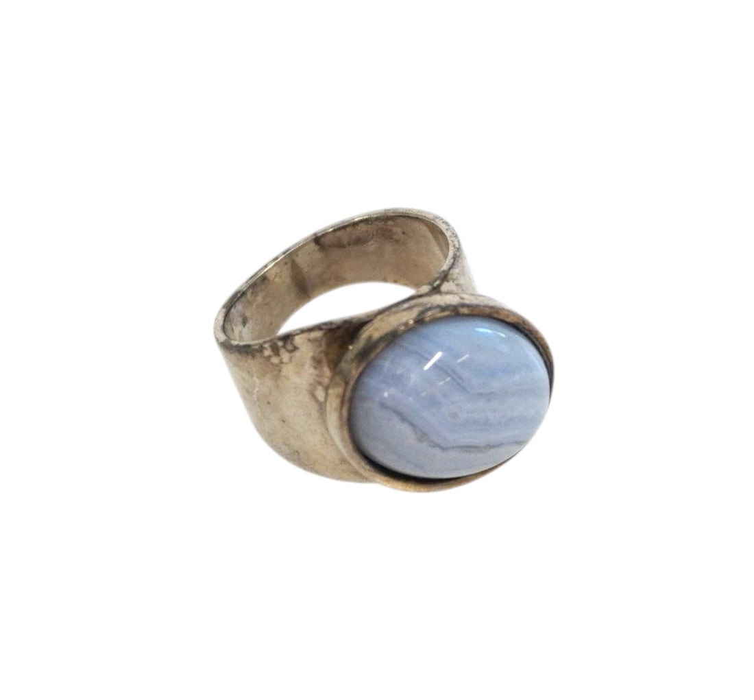 JAY KING DTR STERLING MODERNIST BLUE CHALCEDONY RING sz 7: Vintage Jay King DTR Stering Silver and Blue Chalcedony Mondernist Ring. Sz 7. Appox Weight 19 grams. **In house shipping available on this lot** If you win this lot, please select self arranged for