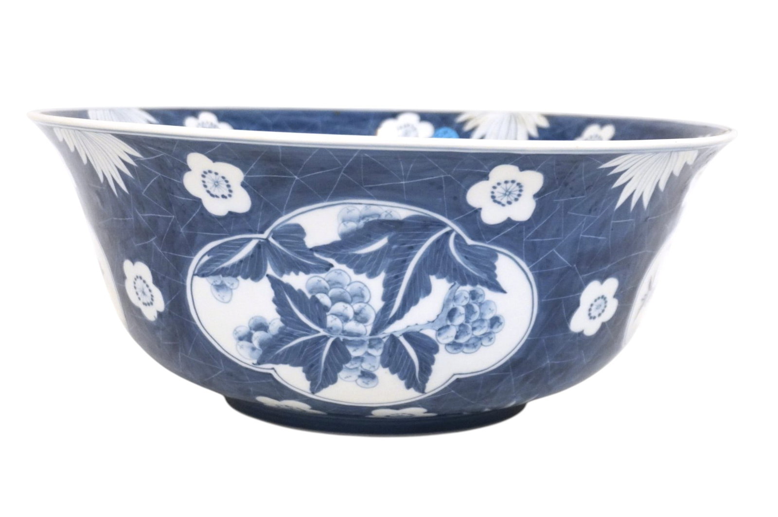 LARGE MAITLAND SMITH CHINOISERIE CENTERPIECE BOWL: Large Vintage Maitland Smith Chinoiserie Blue and White Porcelain Centerpiece Bowl. Measures 15"x15"x6 1/4". Weight 7 lbs 9 oz **In house shipping available on this lot** If you win this lot, please s