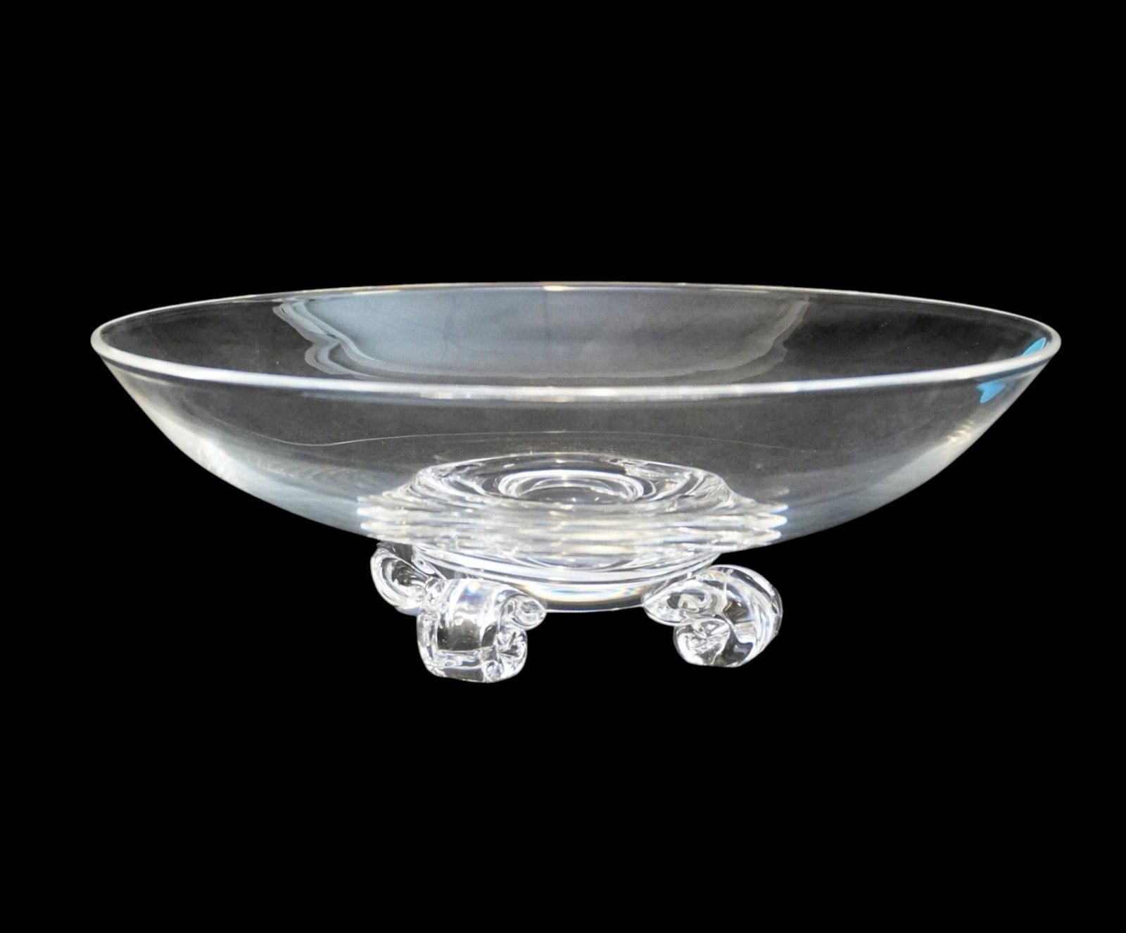 LARGE STEUBEN GLASS JOHN DREVES LOW FOOTED BOWL: Large signed Steuben Glass Low Footed Bowl #7909 designed by John Dreves. Measures 10 3/4"x10 3/4"x3 1/2". Weight 3 lbs 14 oz. PROVENANCE The Historic R.M. Venning House, Charleston SC **In house ship