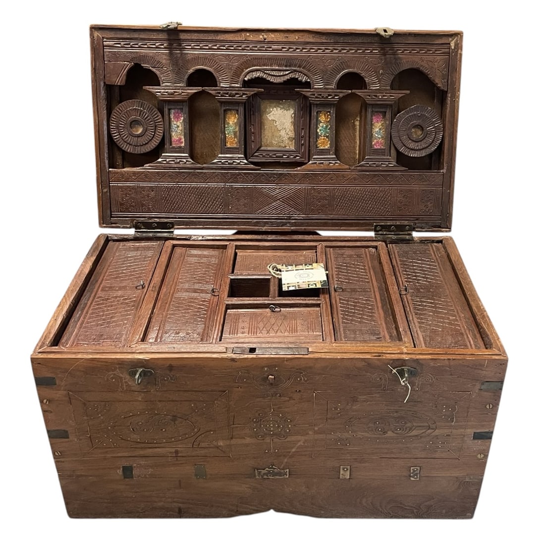 ANTIQUE TELUGA KAVIDIPETTI WEDDING DOWRY CHEST INDIA (1 of 9)