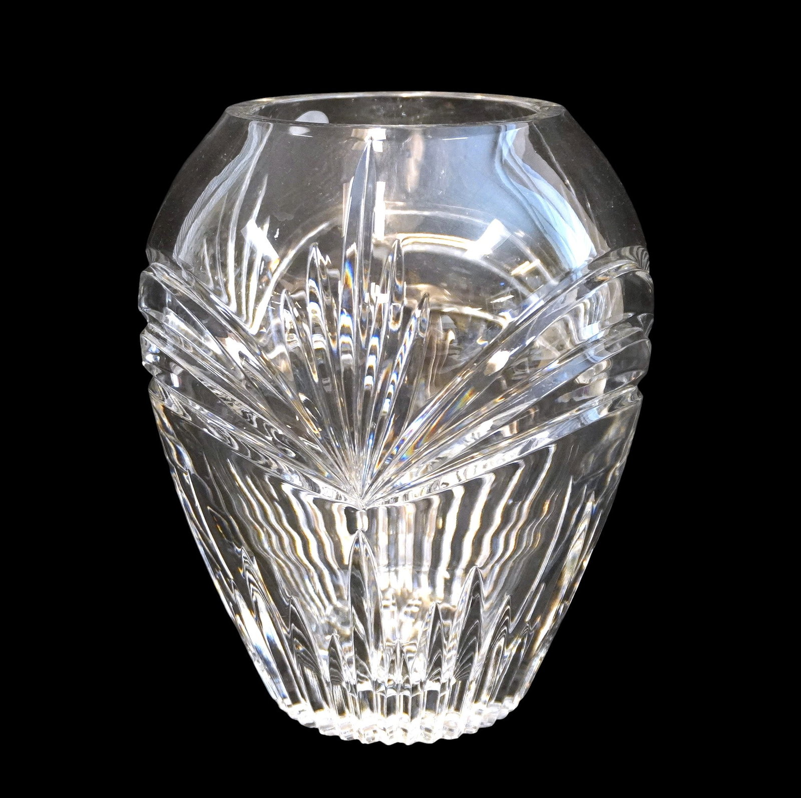 MARQUIS BY WATERFORD CRYSTAL CALAIS FLOWER VASE: Marquis by Waterford Crystal Calais Flower Vase. Measures approx. 8.5" x 6" dia. and weighs 6 lbs 1.4 oz. **In house shipping available on this lot** If you win this lot, please select self arranged f