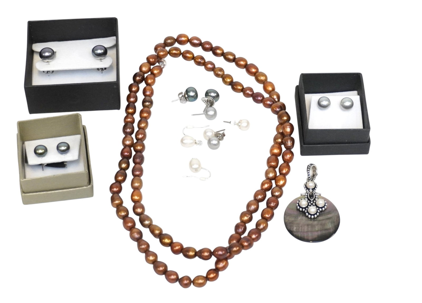 9 PIECES OF PEARL AND STERLING JEWELRY: 9 Pieces of Pearl and Sterling Hardware Jewelry. Necklace measures approx. 17.5" and pendant is 2" x 1.25", total lot weight is 6 oz. **In house shipping available on this lot** If you win this lot, p
