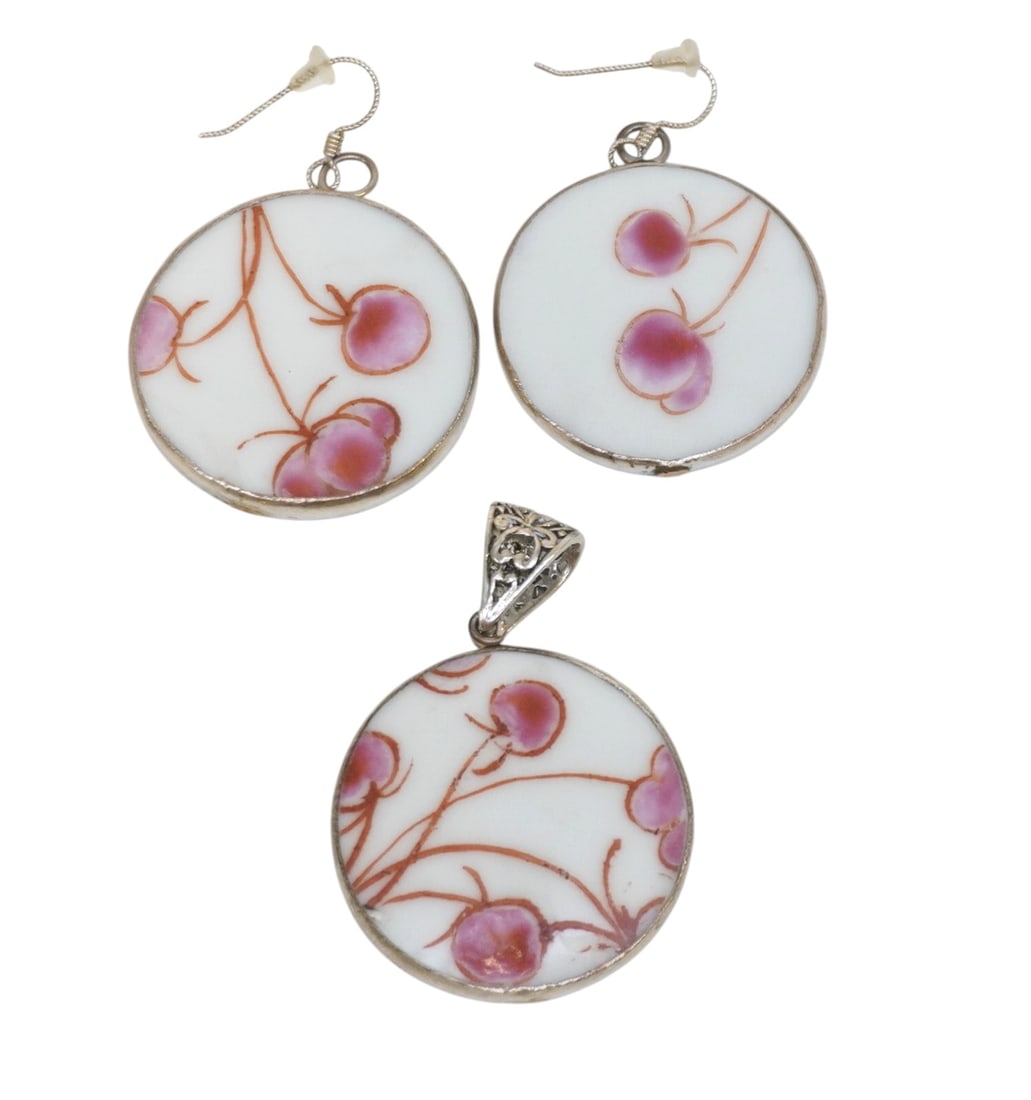 RECYCLED PORCELAIN POTTERY PENDANT AND EARRING SET: Recycled Porcelain Pottery Pendant and Earring Set. All pieces are approx. 1.5" in dia. and total lot weight is 1.4 oz.**In house shipping available on this lot** If you win this lot, please select se