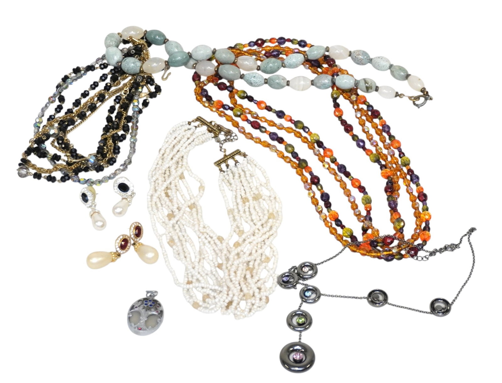 9 PIECES OF VINTAGE COSTUME JEWELRY: 9 Pieces of Vintage Costume Jewelry. 6 Necklaces, 1 Pendant, and 2 pairs of pierced earrings. **In house shipping available on this lot** If you win this lot, please select self arranged for in house 