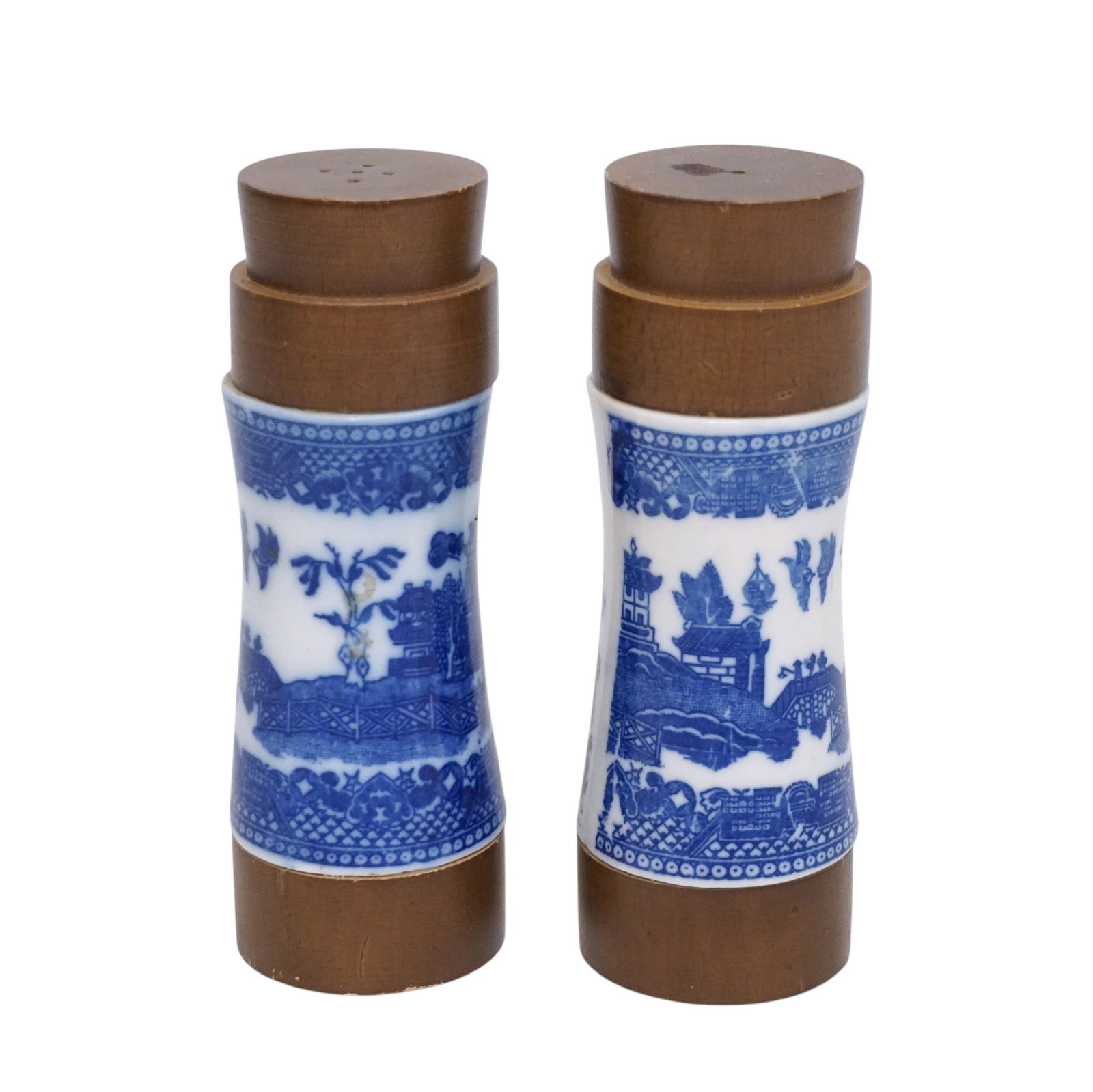 VINTAGE BLUE WILLOW CERAMIC AND WOOD S&P SHAKERS (1 of 5)