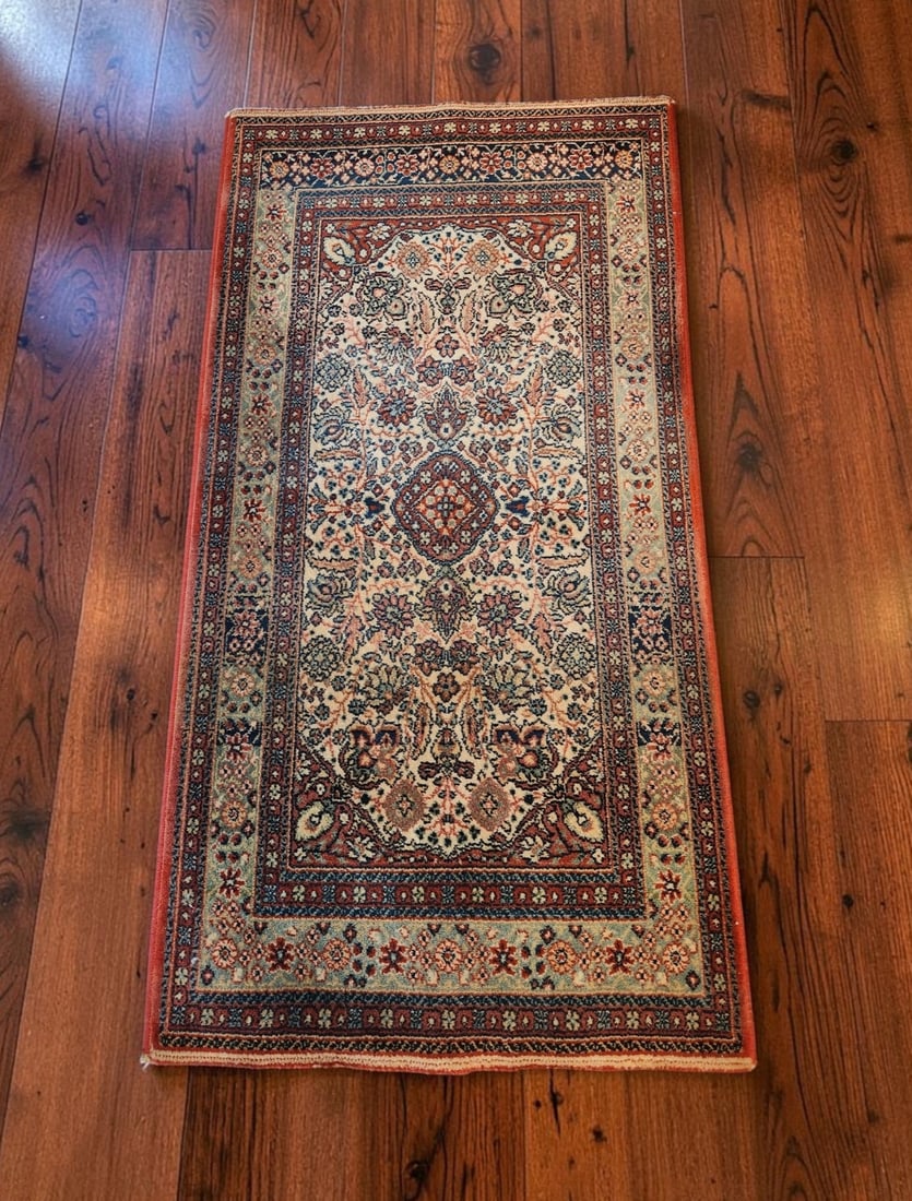 EARLY 20TH C HAND KNOTTED SAROUK RUG (1 of 3)