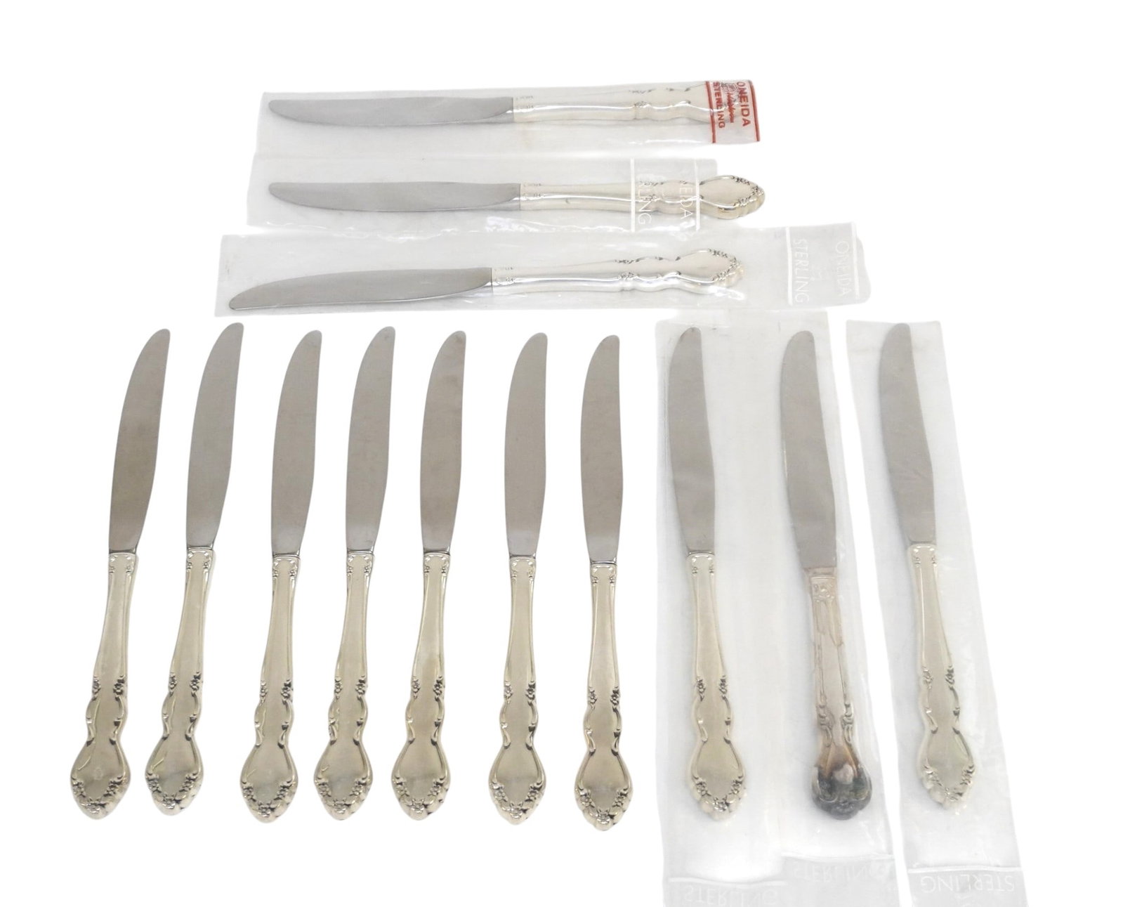 12 STERLING HANDLE DOVER PATTERN DINNER KNIVES (1 of 3)
