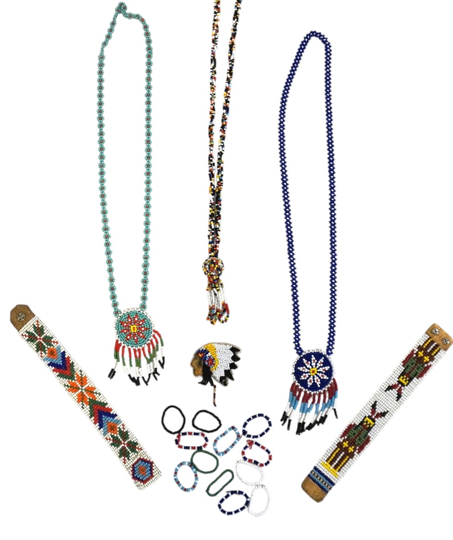 18 pc VINTAGE NATIVE AMERICAN BEADWORK JEWELRY MICHIGAN (1 of 5)