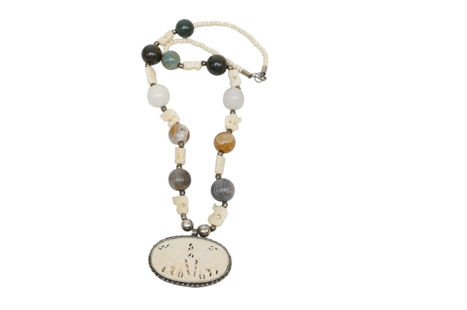 LARGE BOHEMIAN CARVED ELEPHANT AND AGATE NECKLACE (1 of 4)