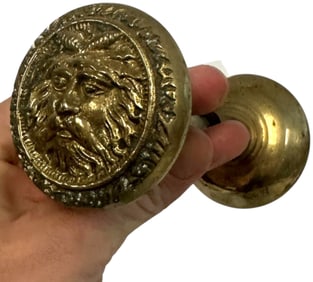 VICTORIAN BRASS GREEN MAN MOTIF DOOR KNOB SET