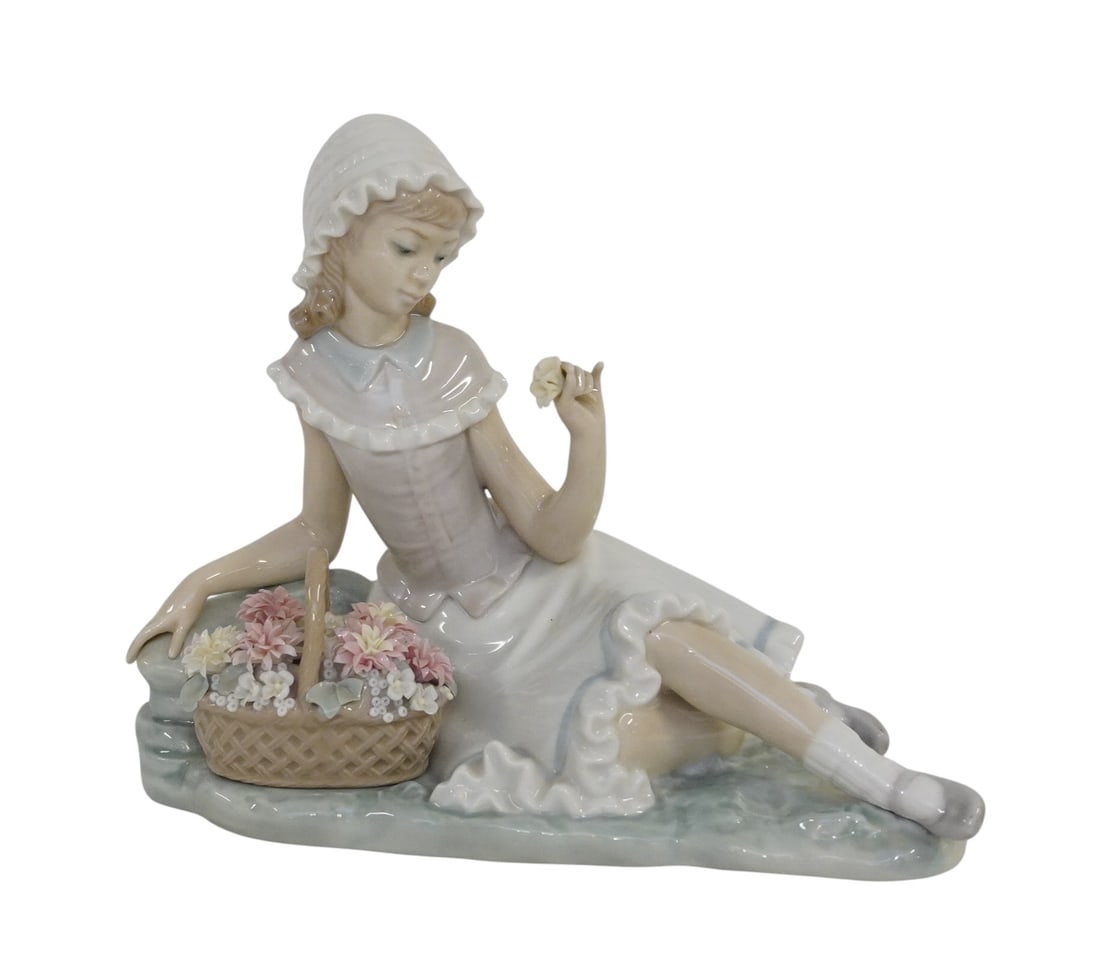 ADMIRATION 4907 LLADRO PORCELAIN FIGURINE (1 of 6)