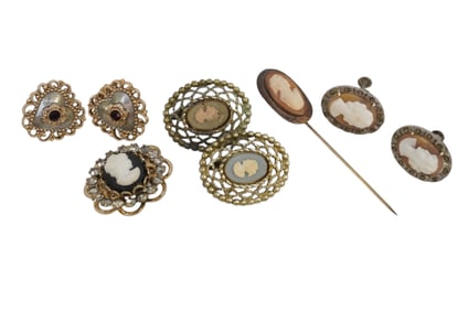 4 pc VINTAGE CAMEO GROUP