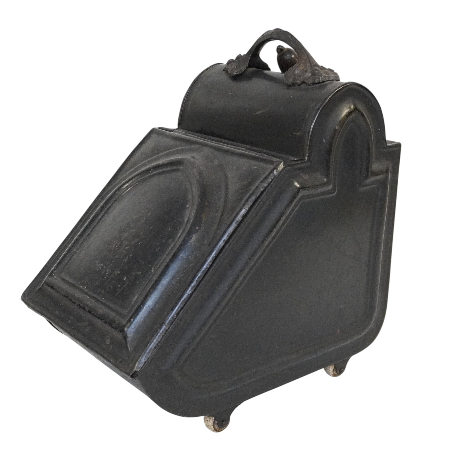 ANTIQUE GOTHIC TOLE COAL SCUTTLE (1 of 6)