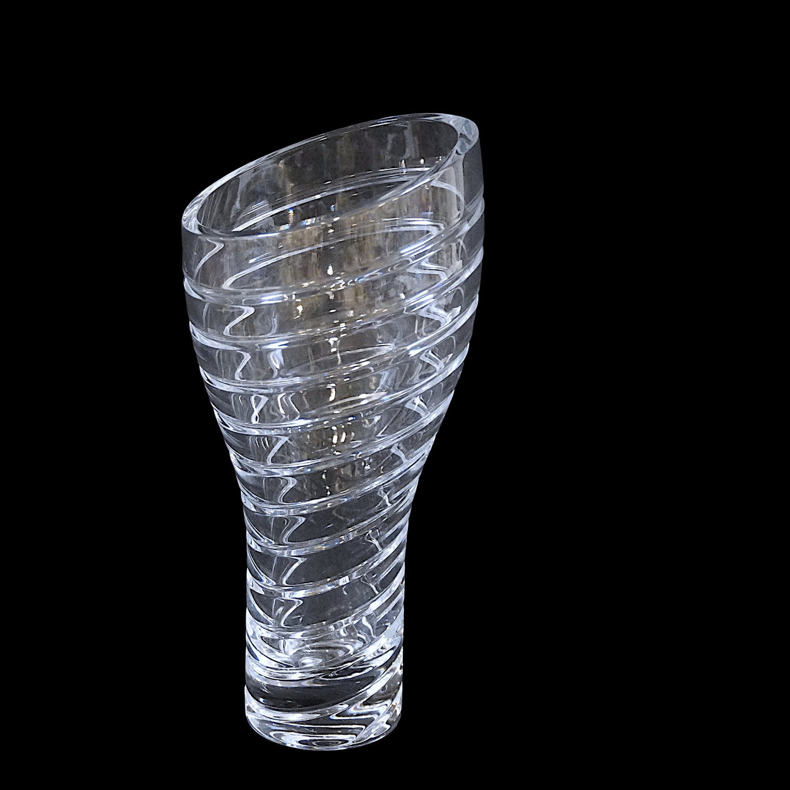 LARGE NAMBE HALE-BOPP CONTEMPORARY CRYSTAL VASE: Large Nambe Hale-Bopp Contemporary Crystal Vase. The vase was designed by Karim Rashid and named after the Hale-Bopp Comet, last seen in 1997 and will not be seen again until year 4377. The Vase measu
