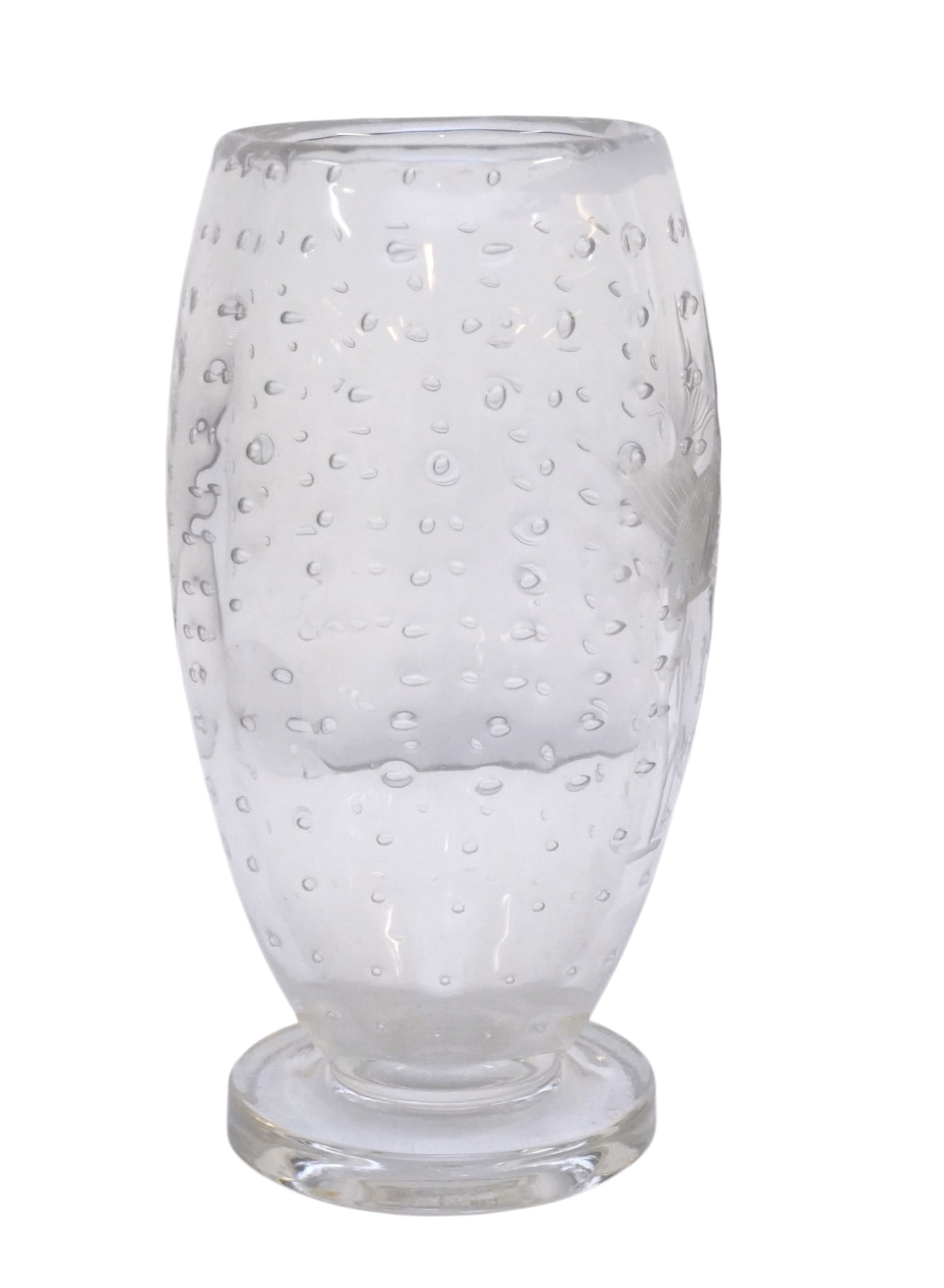 GUNNAR "GRUNO" HAKANSSON CONTROLLED BUBBLE FISH VASE: Controlled Bubble Etched Fish Vase by Gunnar "Gruno" Hakansson, Johansfors glassworks, Art Deco, 1930s/40s. Measures 4"x4"x8". weight 3 lbs Provenance: Gippy Plantation, Avenue of Oaks, Berkeley