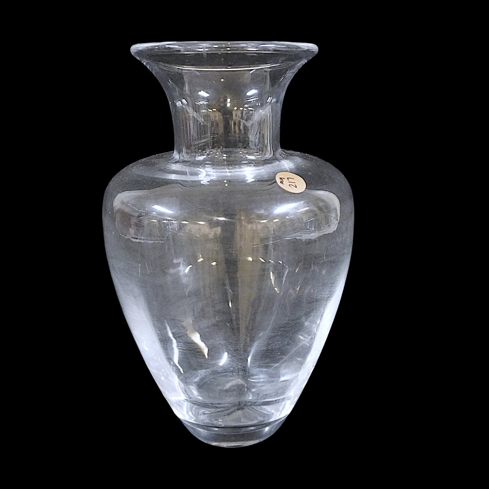 SIMON PEARCE HAND BLOWN SHELBURNE VASE: Simon Pearce Hand Blown Shelburne Vase. Measures approx. 11.5" x 6" in dia. and weighs 3 lbs 15 oz. **In house shipping available on this lot** If you win this lot, please select self arranged for in 