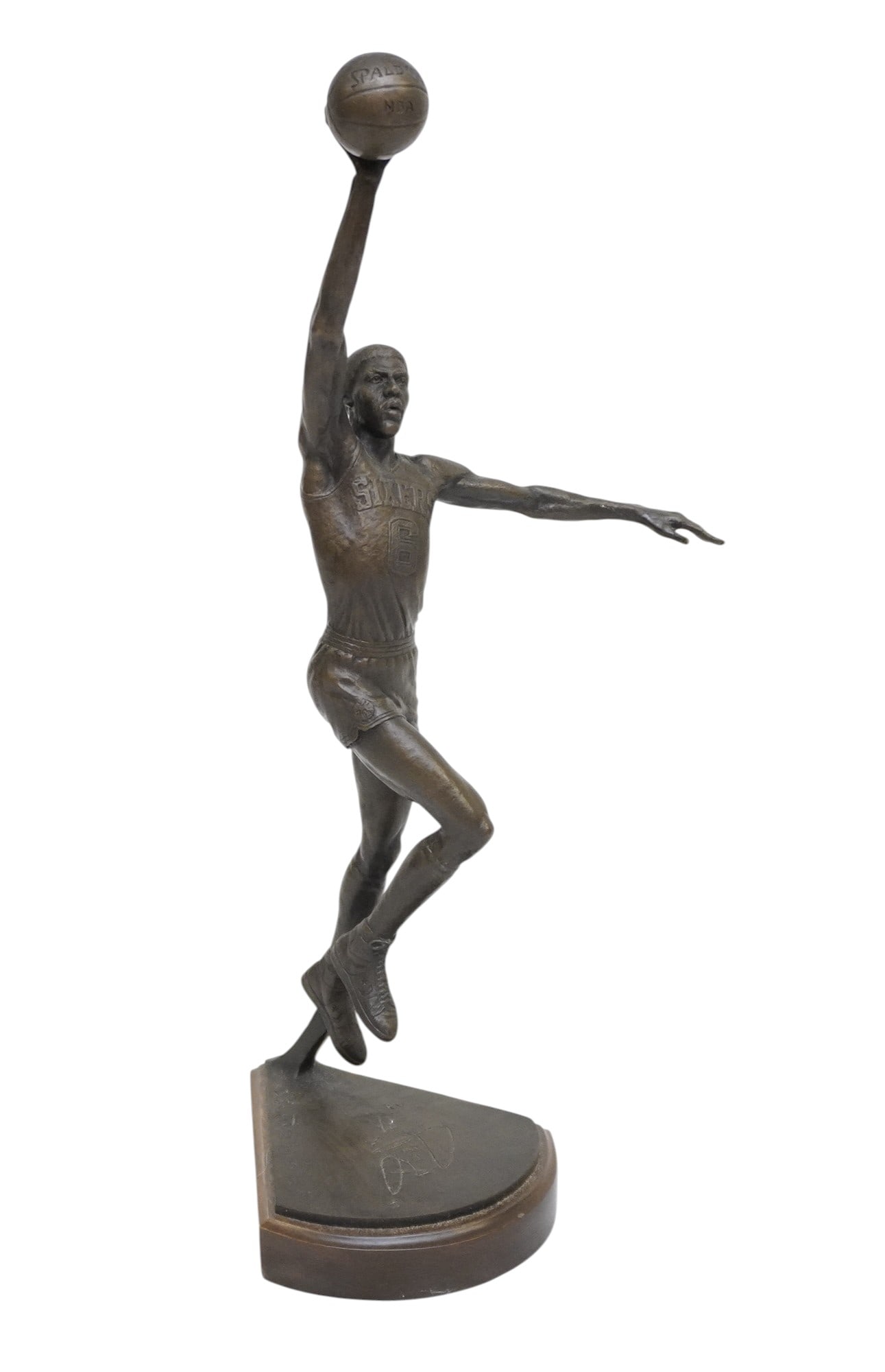LTD EDITION BRONZE "DR J" 1987 BY BARNEY BRIGHT: Limited Edition 1987 Bronze of Dr. Julius Erving by Barney Bright. #86 of 300. Measures 6"x4 1/2"x15". Weight 4 lbs 8 oz **In house shipping available on this lot** If you win this lot, please select