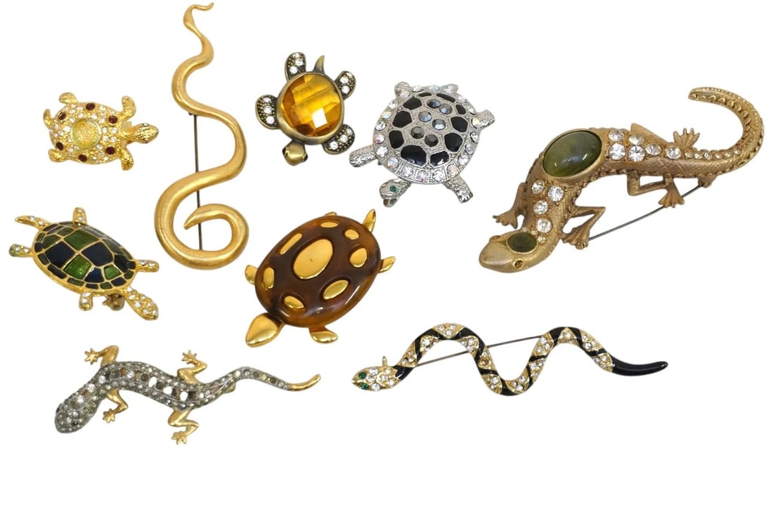 9 pc VINTAGE SNAKE, LIZARD & TURTLE BROOCHES: 9 Vintage Turtle, Lizard and Snake Brooches. Largest is a lizard at 3 3/4". Weight on all 5 oz. PROVENANCE:The Historic 1798 John Burckmeyer House, 120 Wentworth Street, Charleston SC **In house shipp