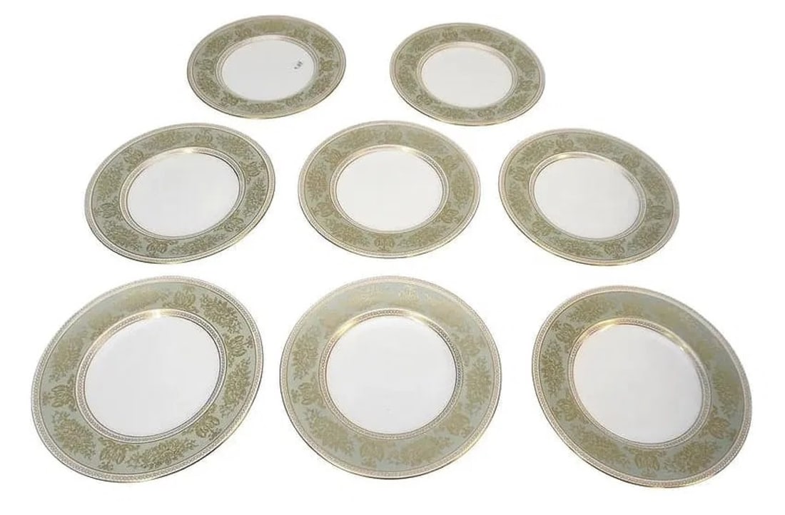 8 WEDGWOOD GOLD SAGE COLUMBIA SALAD PLATES: 8 Wedgwood Columbia Sage Green Rim Salad Plates. Excellent Condition. Each 8". Weight on all 5 lbs. **In house shipping available on this lot** If you win this lot, please select self arranged for in 