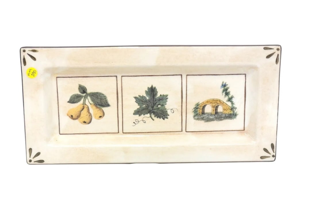 WILLIAMS SONOMA CERAMICHE ARIANNA TRAY ITALY: Vintage Williams Sonoma Ceramiche Arianna Tray, Chip to 1 corner underneath. Measures 18"x8 1/2"x1 1/2". Weight 3 lbs 2 oz. **In house shipping available on this lot** If you win this lot, please sele
