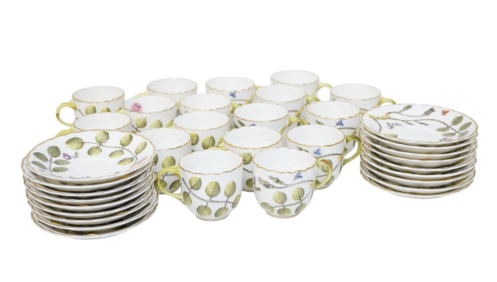 35 PC BLIND EARL DEMITASSE CUPS ROYAL WORCESTER: 35 Piece Flat Demitasse Cup & Saucer Sets Blind Earl (Raised, Multicolored). 18 saucers 4 3/4" 17 Cups 2 1/2"x2 3/8". Weight on all 8 lbs 2oz. Provenance:16 Water Street, a beautifully appointed