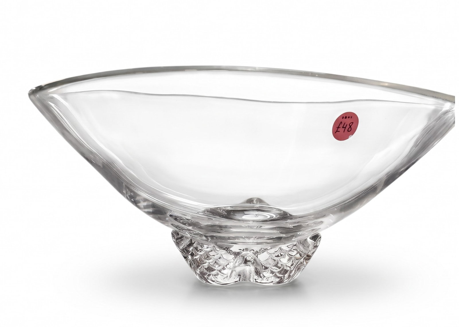VINTAGE STEUBEN GLASS BOWL SIGNED: Vintage signed Steuben Glass Bowl. Measures 10" in dia x 4.75" h, weighs 3 lbs 6 oz. Provenance: Gippy Plantation, Avenue of Oaks, Berkeley County, SC. **In house shipping available on this lot** If y