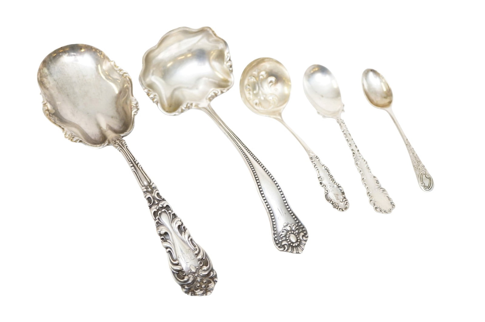 5 pc ANTIQUE STERLING LADLES - SERVING SPOONS: JB & SM Knowles Ladle 7".. Frank M. Whiting Serving Casserole Spoon 8 1/2". R. Blackinton Small Ladle 4 3/4". R.W. & Son Sugar Spoon 5 1/4". English Sterling Etched Fiddleback Baby Spoon 4 1/4". Appro