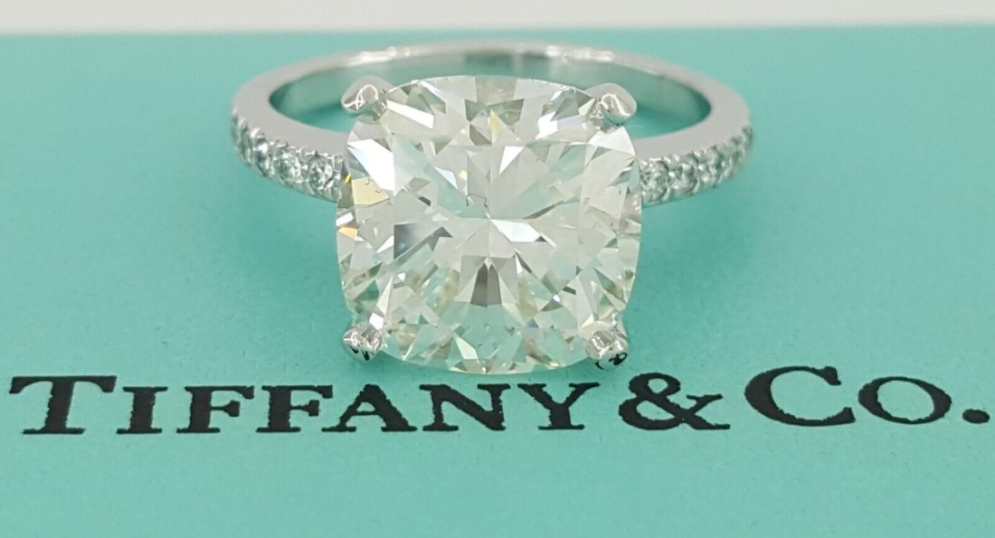 Tiffany & Co NOVO Cushion Diamond 4.39 ct Platinum Engagement Ring (1 of 1)