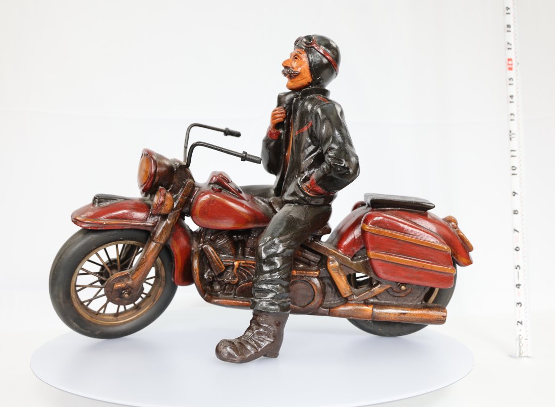Harley Davidson Motorcycle Modern Resin Sculpture: Discover the exquisite blend of classic design and modern craftsmanship in our Harley Davidson Motorcycle Modern Resin Sculpture. This piece is a tribute to the iconic Harley Davidson, a symbol of fre