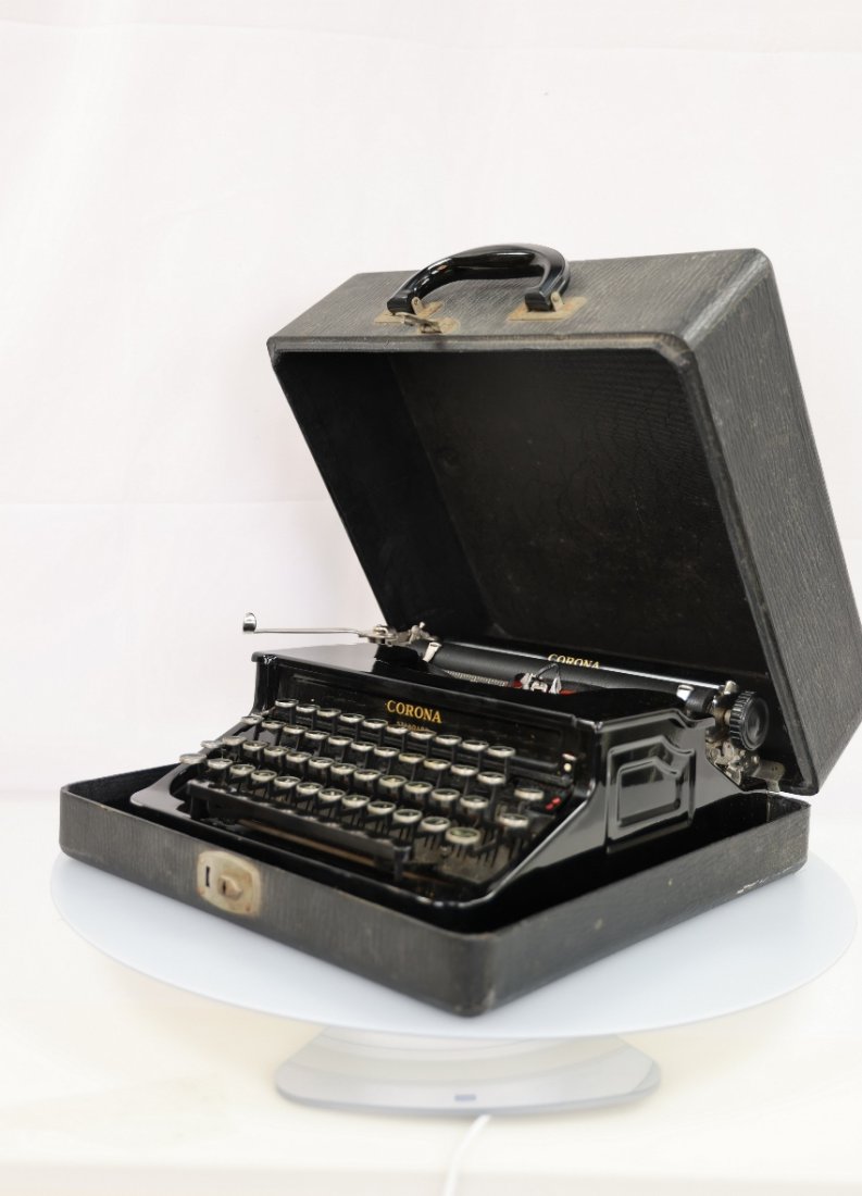Corona Sterling Portable Typewriter (1 of 18)