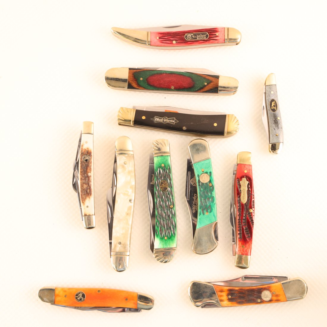 Short & Stubby Folding Pocket Knife: A short and stubby folding pocket knife typically refers to a knife with a compact blade and handle. These knives are designed to be easily carried in a pocket or small pouch.
