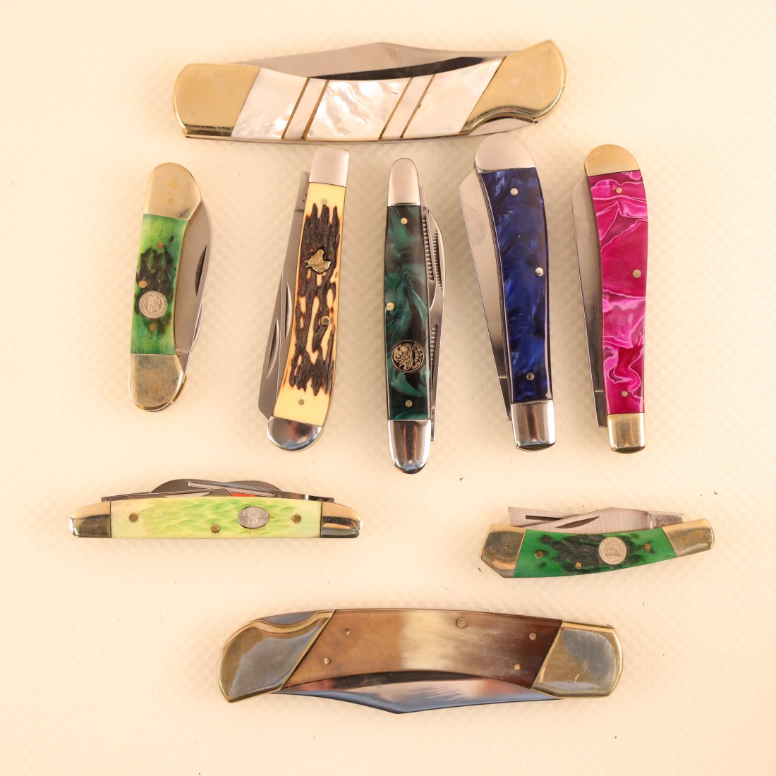 Short & Stubby Folding Pocket Knife: A short and stubby folding pocket knife typically refers to a knife with a compact blade and handle. These knives are designed to be easily carried in a pocket or small pouch.