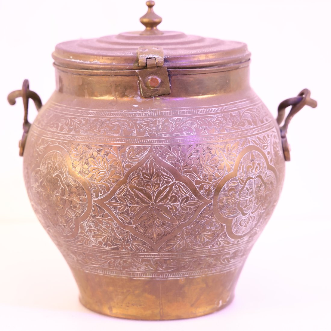Antique middle east Brass Storage Pot with Intricate Engravings: A large vintage copper pot or cauldron is a versatile and often aesthetically pleasing item that holds both practical and decorative value.Dimensions:Height: 11 inchesDiameter: 10 inches