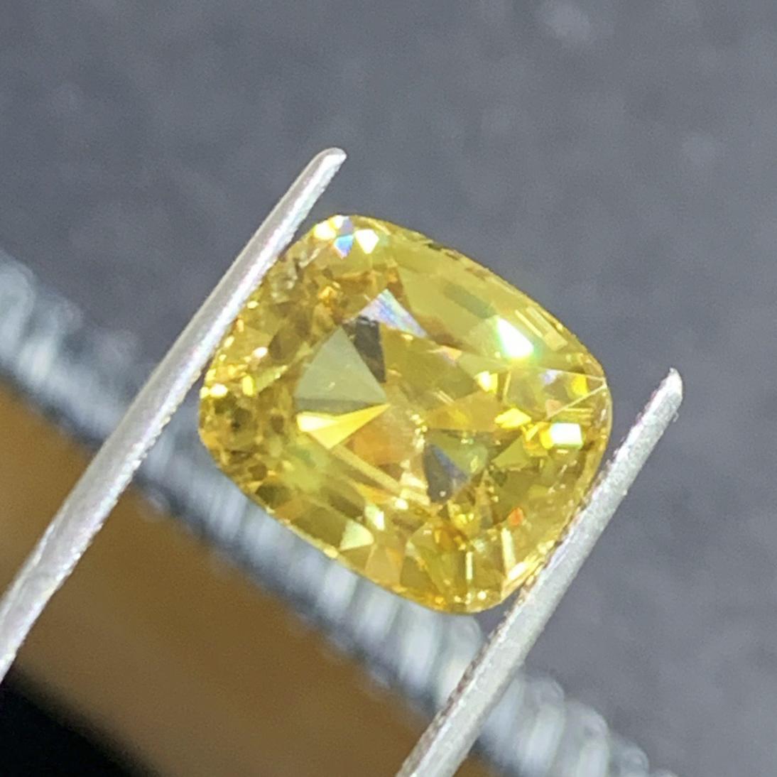 CERTIFIED 7.7 CT  NATURAL YELLOW ZIRCON LOOSE STONE (1 of 4)