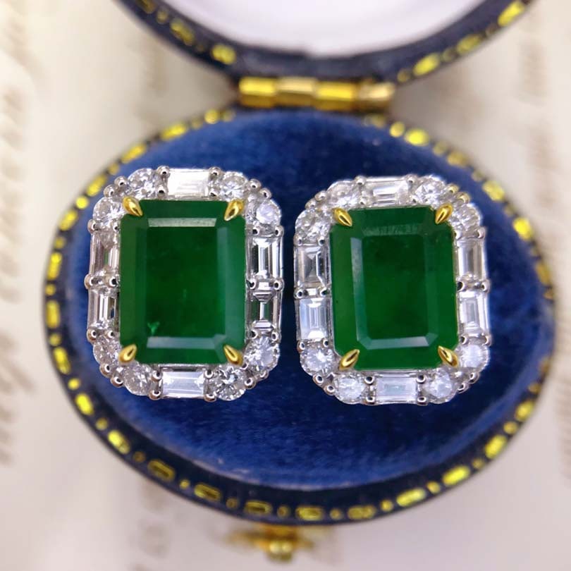 Certified 14K White Gold 3.67 CTW Natural Emerald & Diamond Earrings with Certificate: Ref:1017065 Gold Content:14K White Gold For people:Women Main Gemstone: Emerald Number of Gemstone:2 Shape:Octagon Carat Weight:3.1ct Color:Vivid Green Cut Grade:G Adjacent Gemstone 2 : Diamond<br