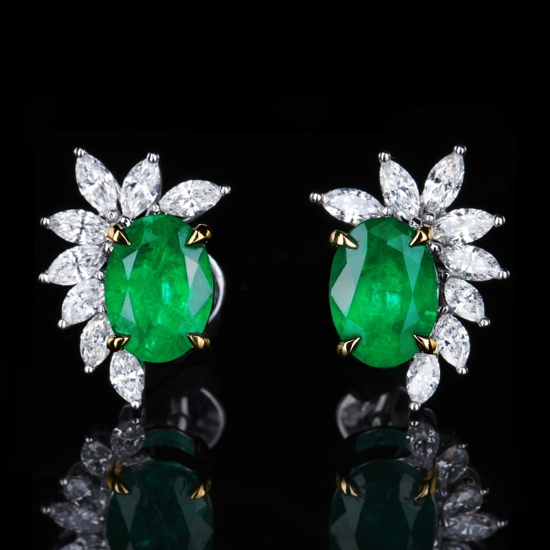 Certified 14K White Gold 2.17 CTW Natural Emerald & Diamond Earrings with Certificate: Ref:1020099 Gold Content:14K White Gold For people:Women Total Item Size:12.31*8.78mm Main Gemstone: Emerald Number of Gemstone:2 Shape:Oval Carat Weight:1.65ct Gemstone Size:6.9*5.09mm Color:Vivid Gr