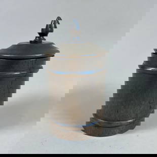 Arts and crafts Hammered Copper Lidded Jar: Original patina, unsigned. Very well executed by a talented craftsman. 6" x 3". This item will ship from our Michigan location.