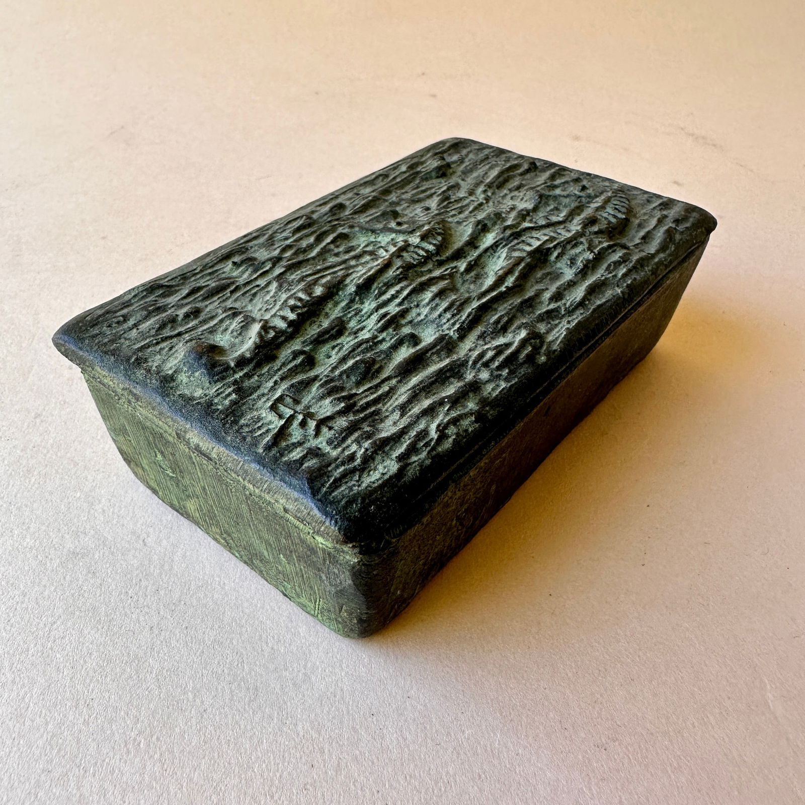 ET Hurley Bronze Seahorse Box (1 of 7)