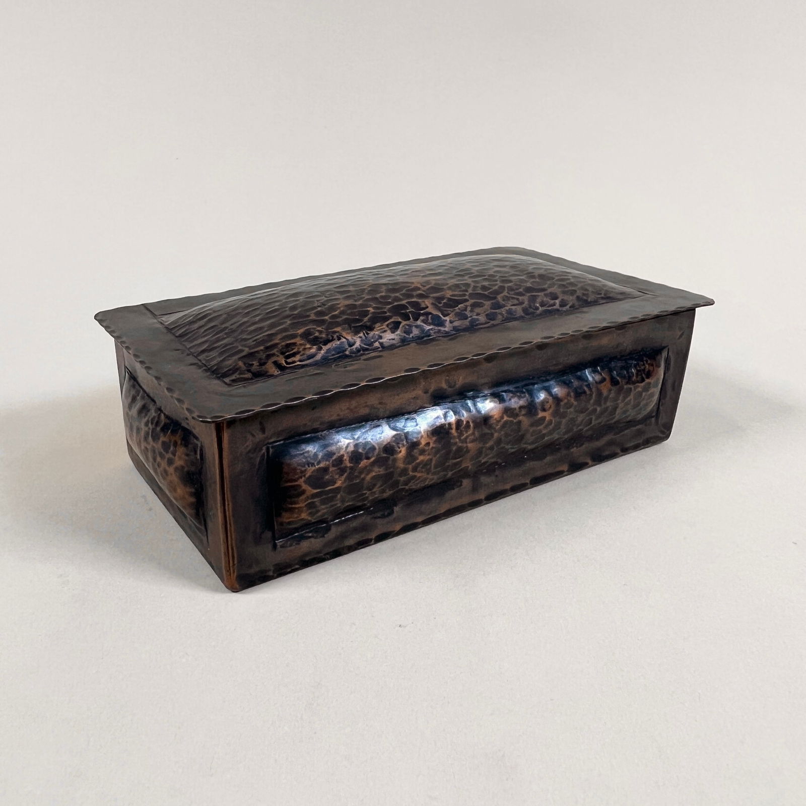 Hammered Copper Arts & Crafts Trinket Box c1915 (1 of 5)