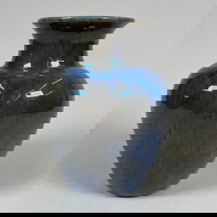 Bulbous Fulper Vasekraft Art Pottery Vase: Signed with VaseKraft paper label. No damage or repairs. 7 1/2" x 6". This item will ship from our Michigan location.