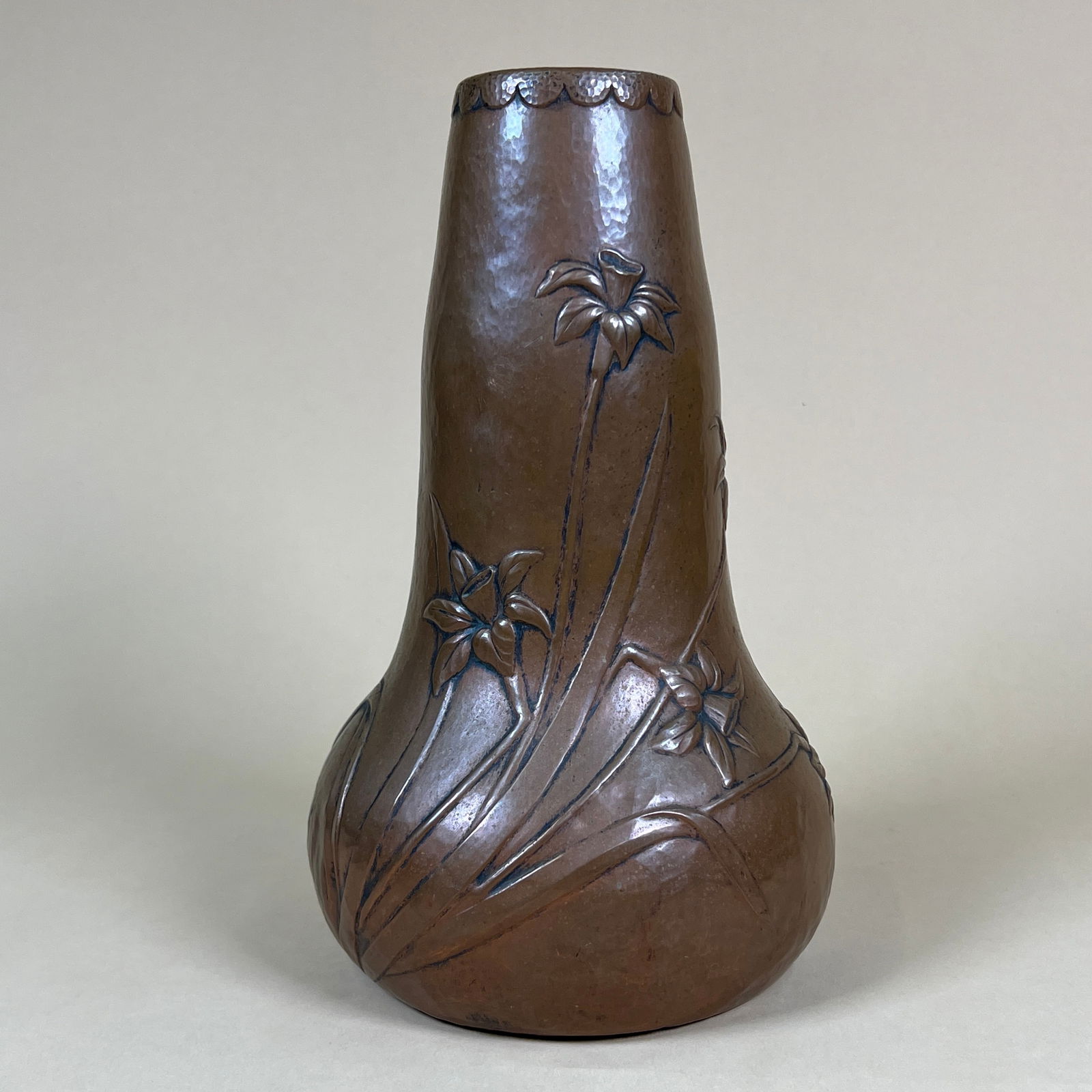c1915 Arts & Crafts Hammered Copper Vase (1 of 6)