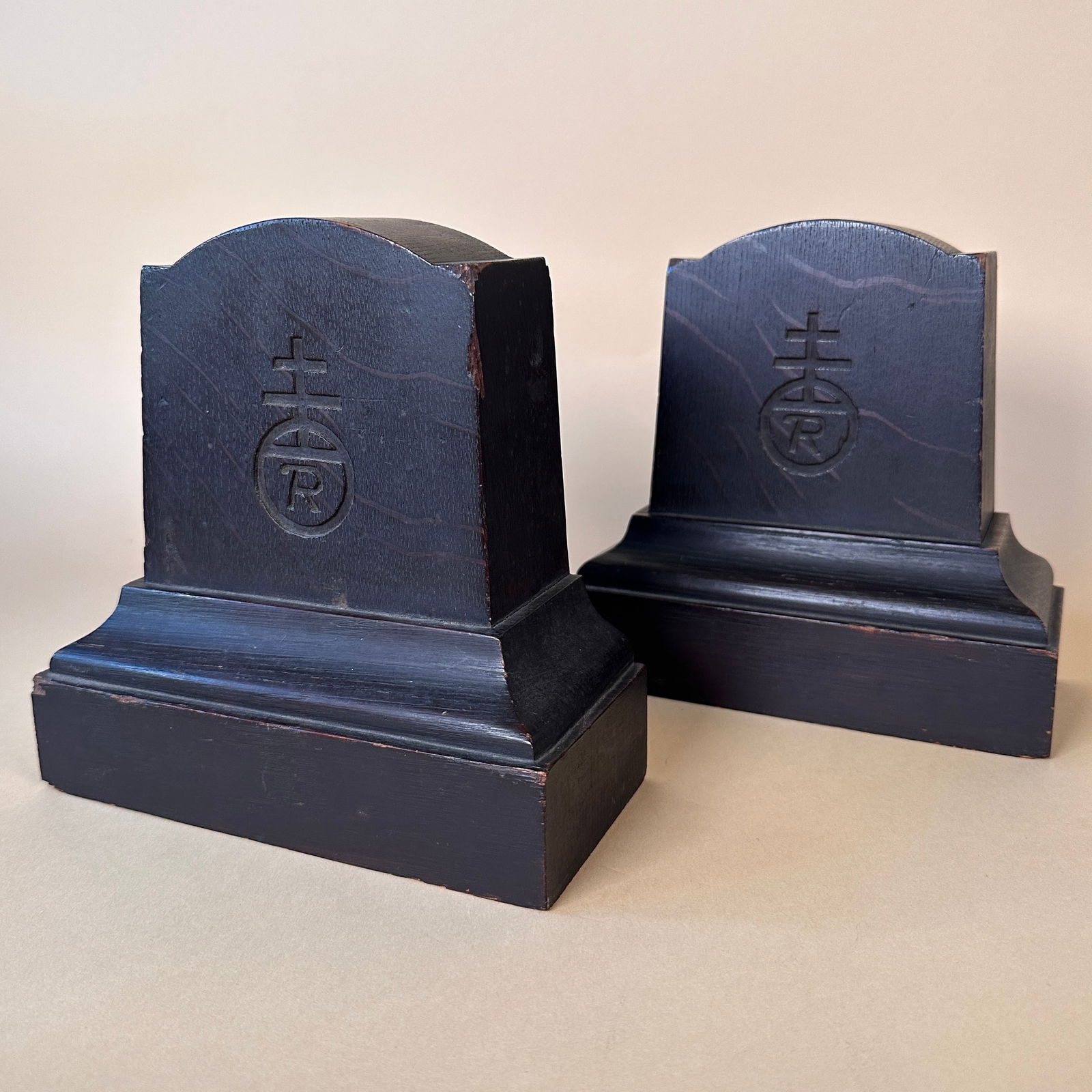 Roycroft Oak Arts & Crafts Bookends (1 of 4)