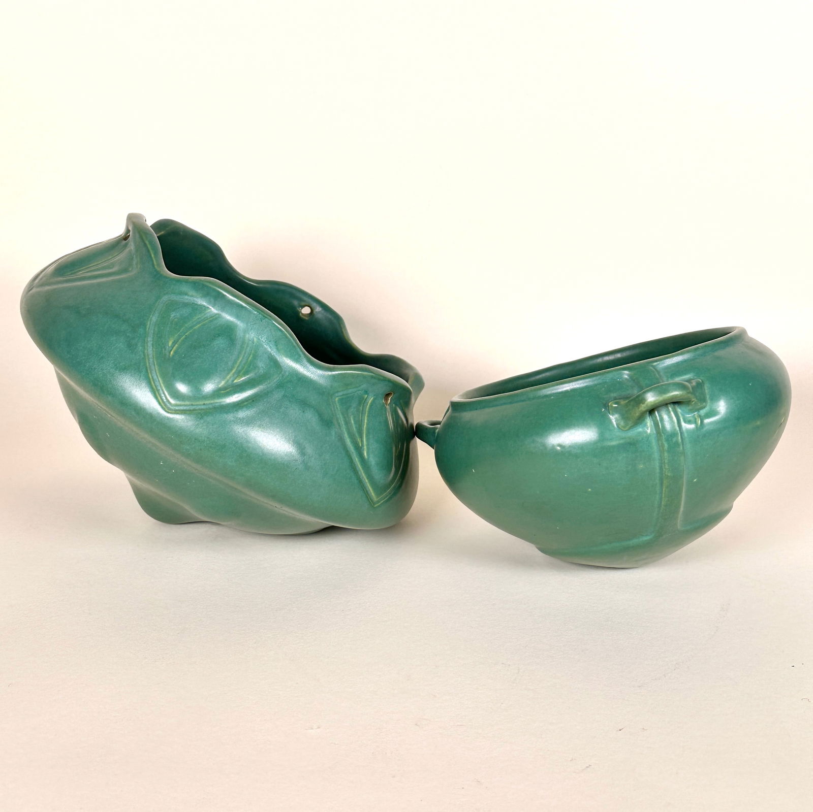 Roseville Matte Green Hanging Planters Pair (1 of 8)