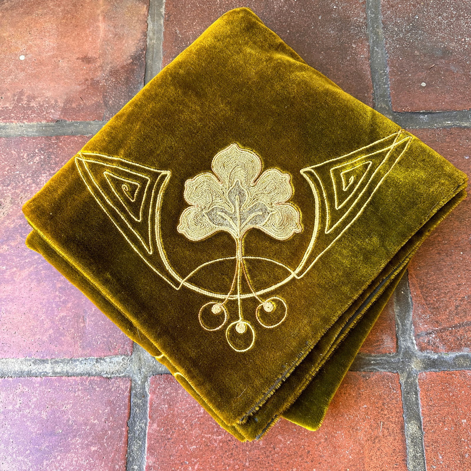 Jugendstil Art Nouveau Velvet Green Centerpiece (1 of 12)