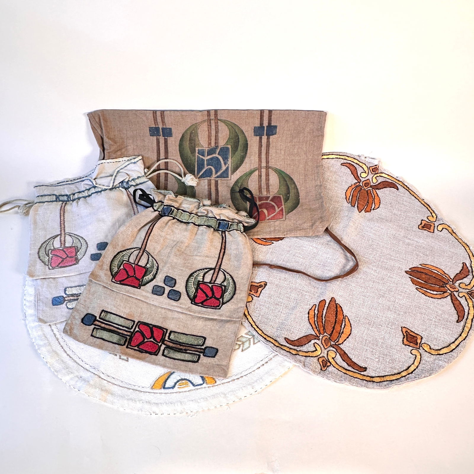 Arts & Crafts Group of Embroidered Linens (1 of 3)