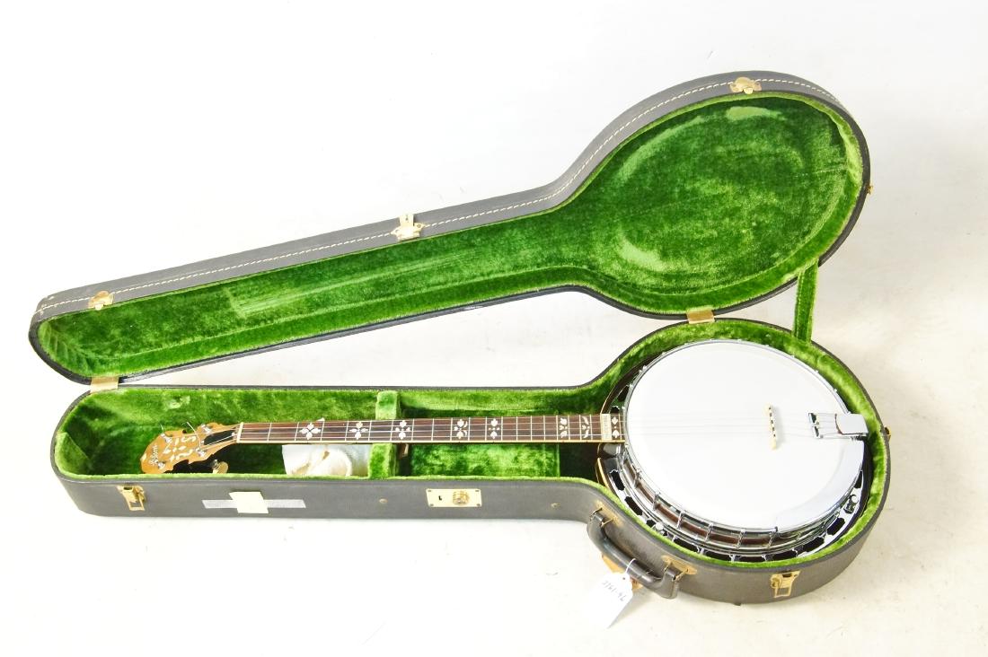 Gibson Mastertone banjo c. 1925: Plectrum banjo, Gibson, Kalamazoo C. 1928 PB- Mastertone model serial No. 8172-13 (see images) Grover tuning machines, Four strings, mother of pearl inlay on fingerboard, wood resonator. Two piece fla