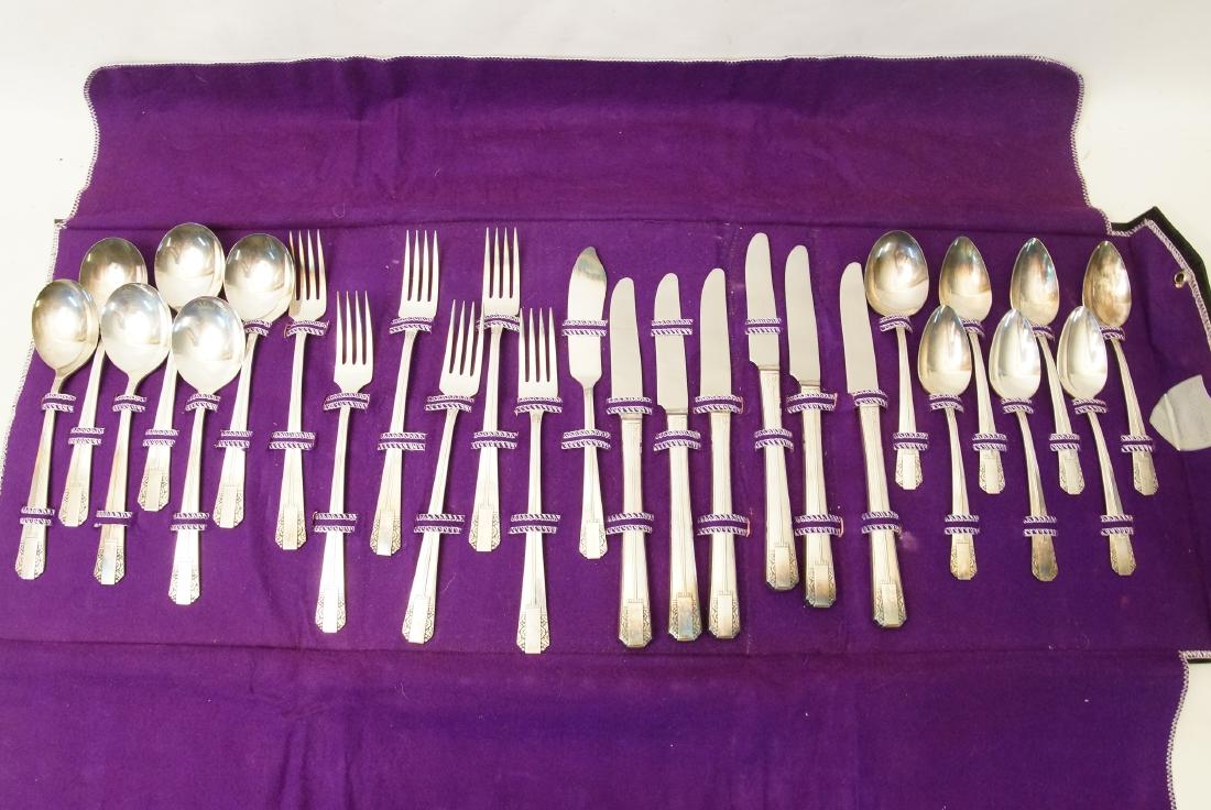 Rogers Flatware Set in leather case: Wm. A. Rogers AA Heaver Silver Plate flatware Service for 6 with extras nice pattern and case 26pcs