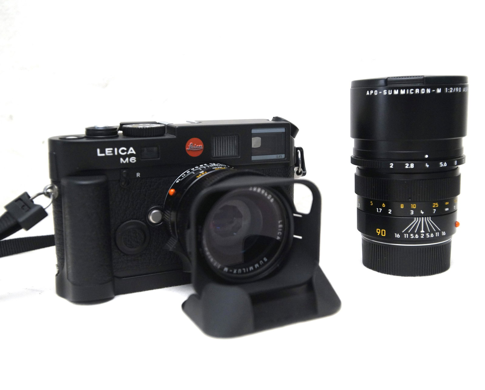 Leica M6 with two pristine Leica Lenses: nicely cased in Pelican Flight case The M6 Appears to be in Mint condition, always cased, includes a mint Leica APO - Summicron - M1:2/90 Asph. and a mint Leica Summilux -M 1:1.4/35 Asph also in mint