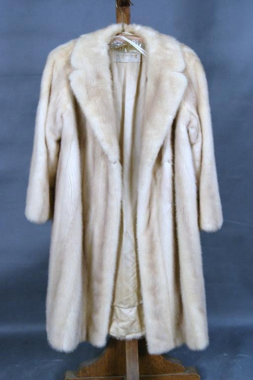 Vintage Mink Fur Coat (white) by Dicker and dicker: Vintage Mink Fur Coat (white) by Dicker and dicker Beverly Hills